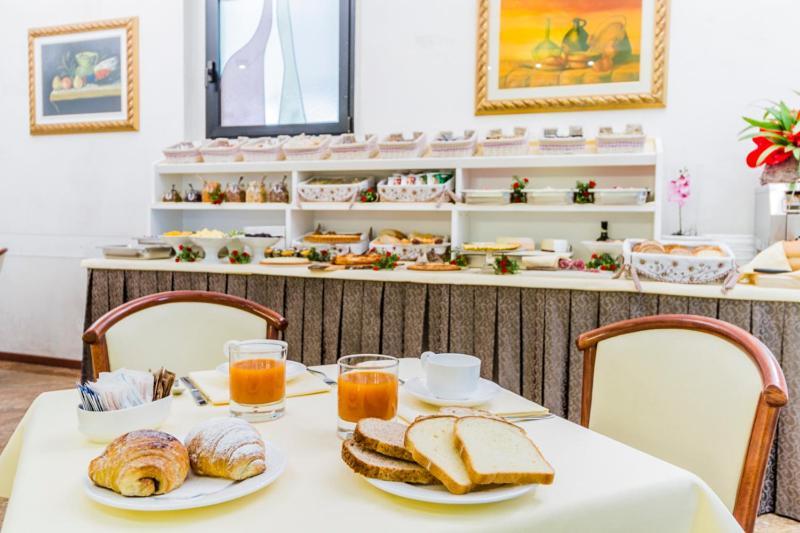 Melas Hotel Merate Ngoại thất bức ảnh