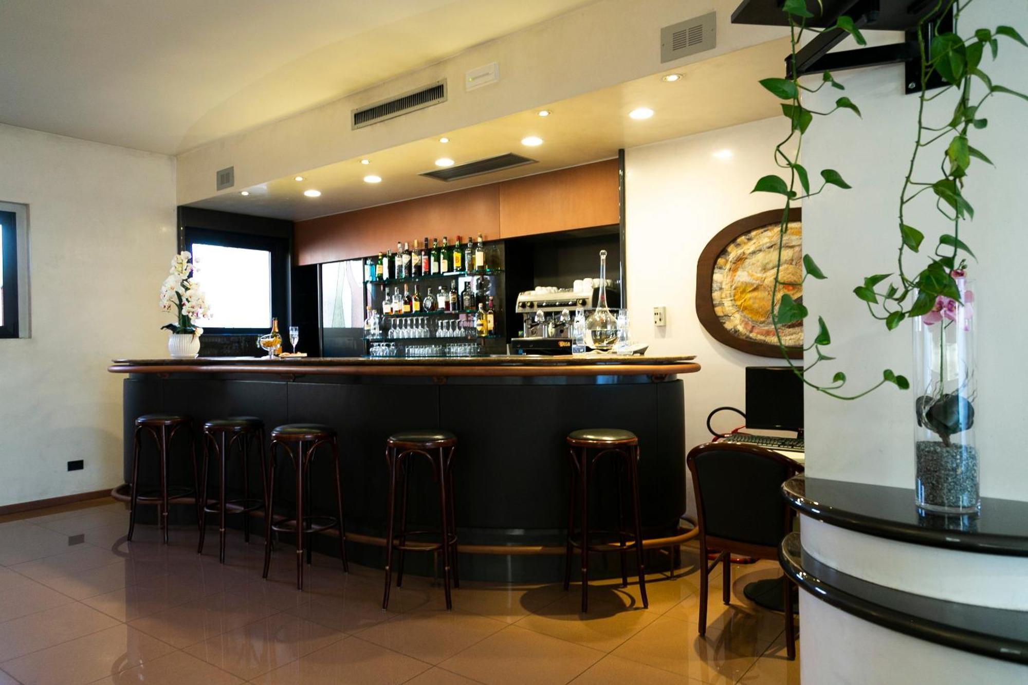 Melas Hotel Merate Ngoại thất bức ảnh