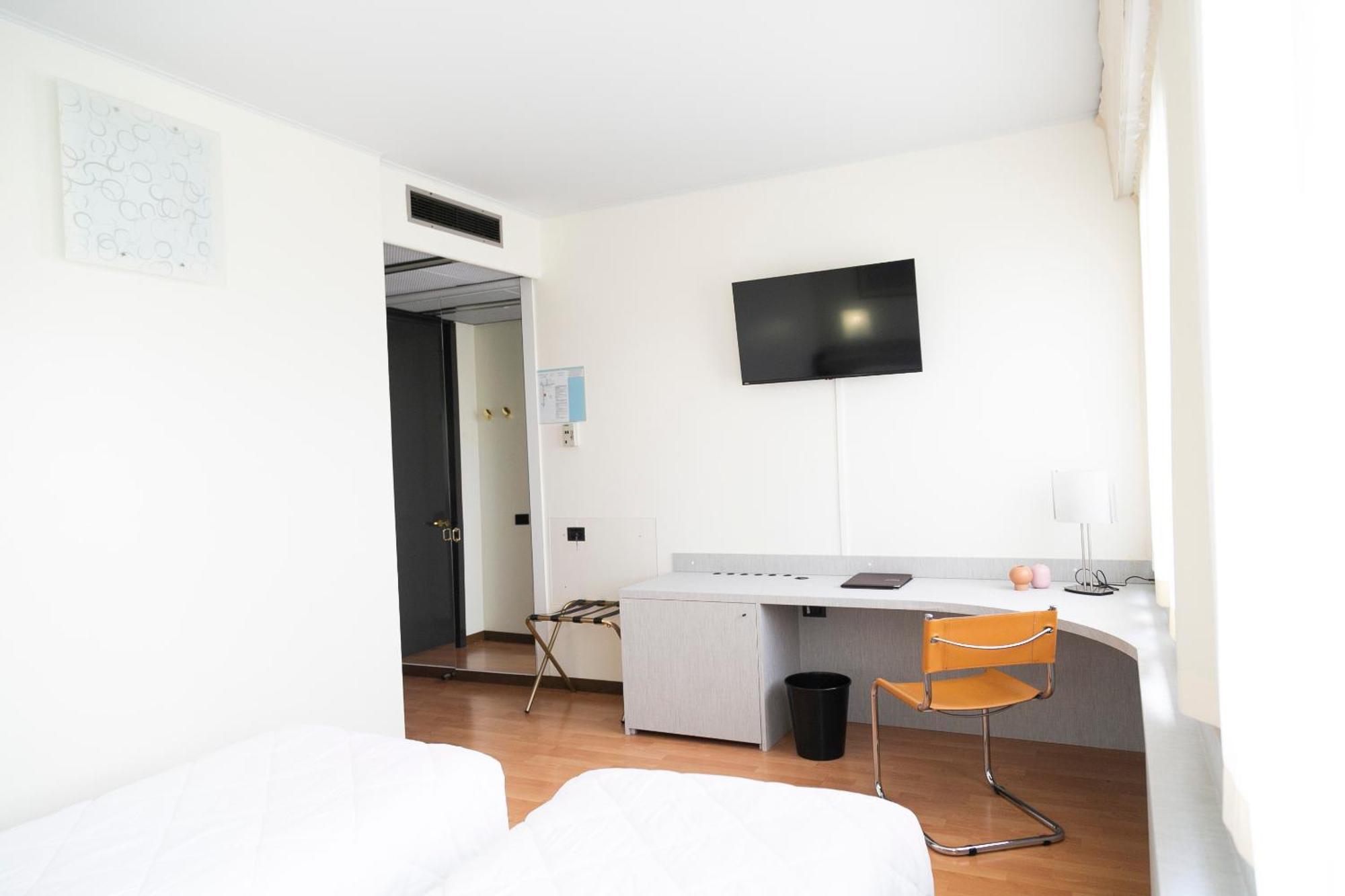 Melas Hotel Merate Ngoại thất bức ảnh