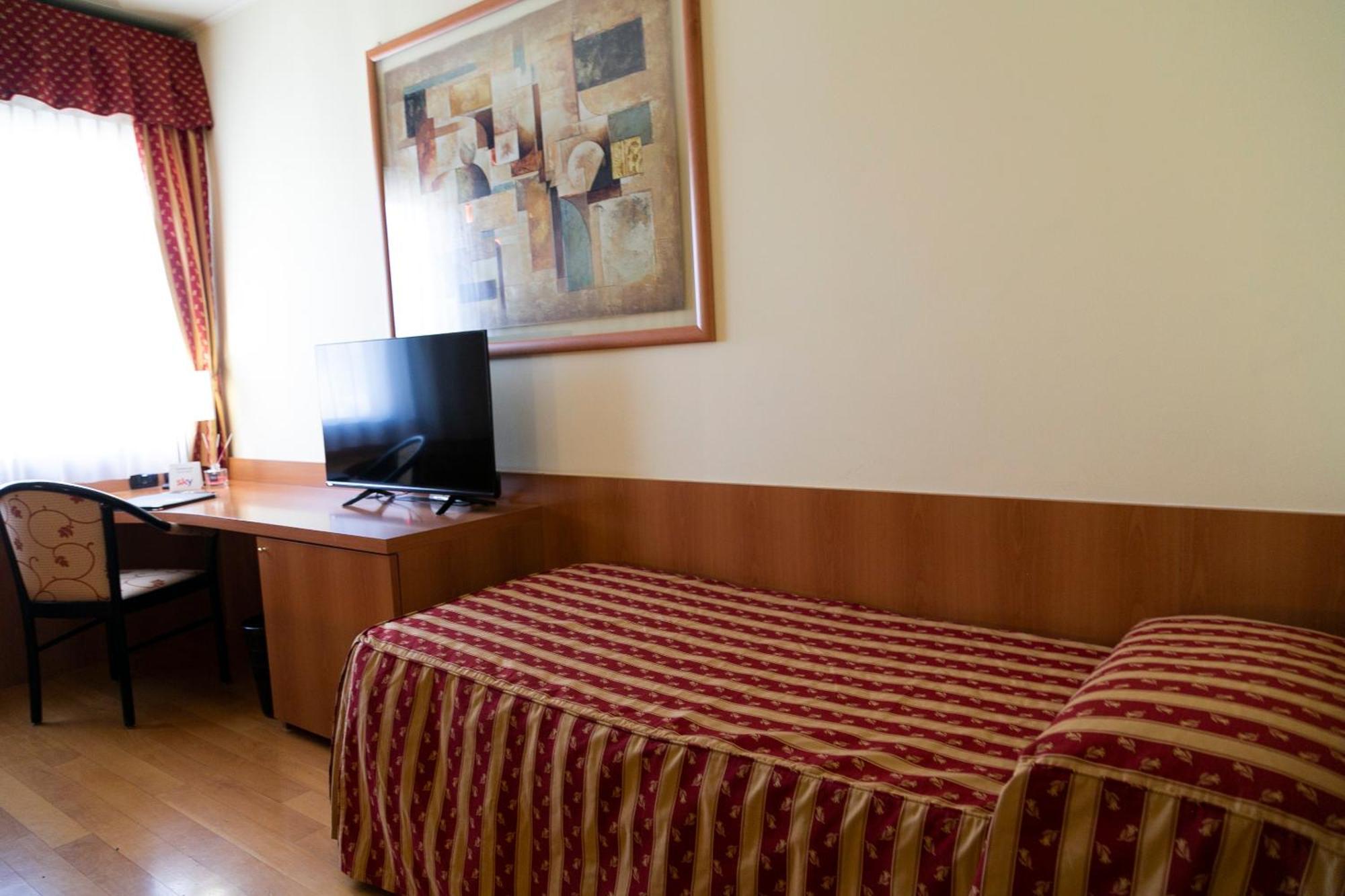 Melas Hotel Merate Ngoại thất bức ảnh