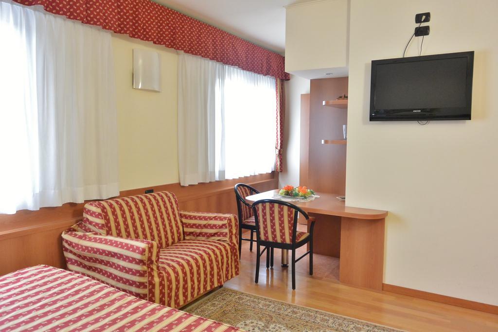 Melas Hotel Merate Ngoại thất bức ảnh