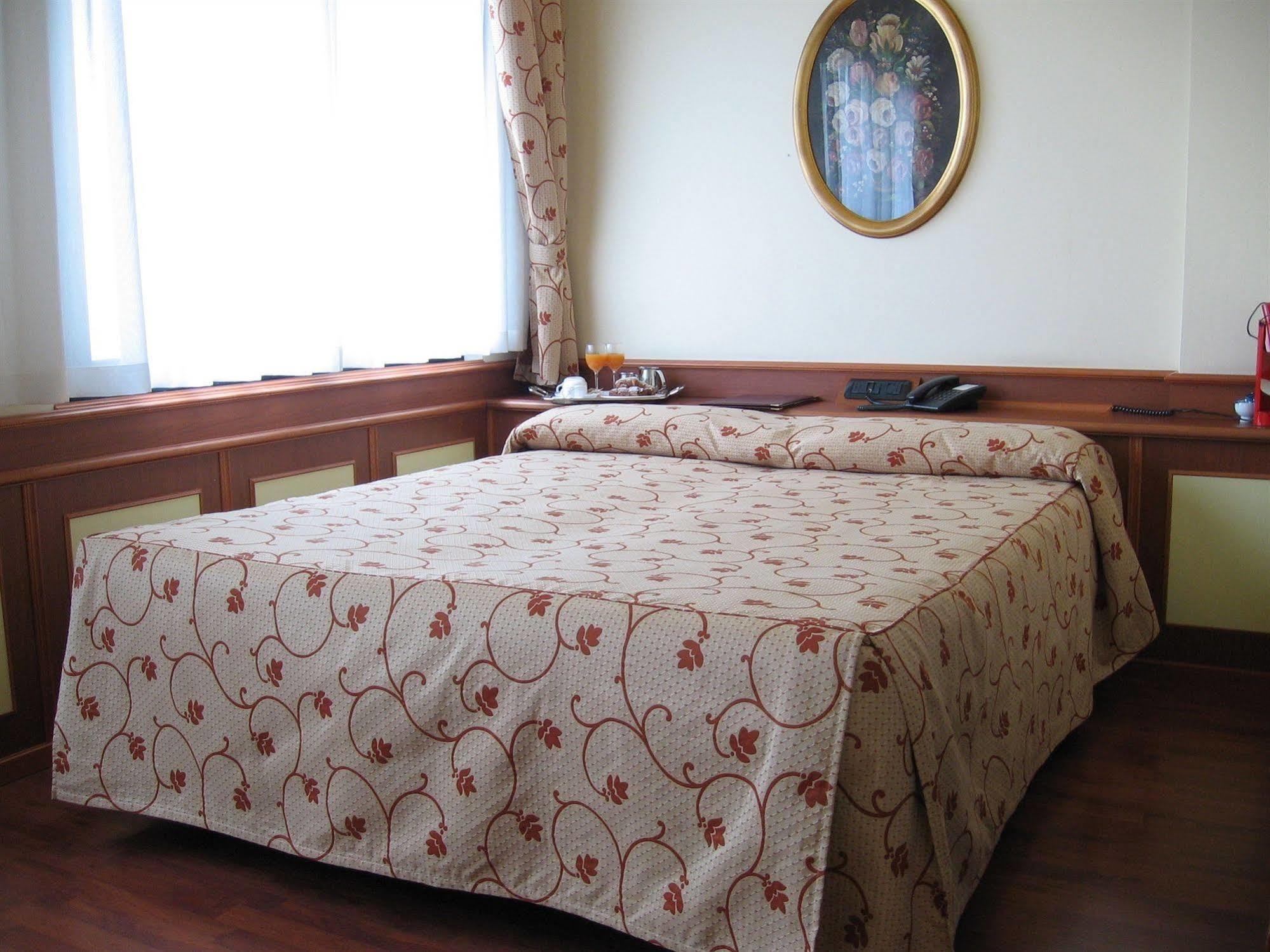 Melas Hotel Merate Ngoại thất bức ảnh